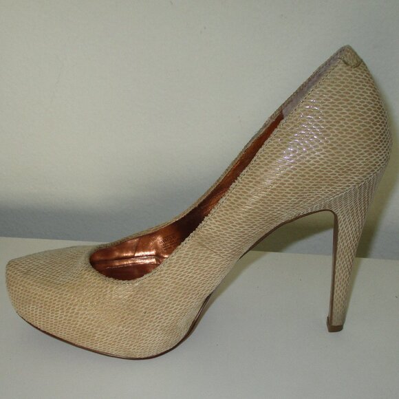 BCBGeneration "Parade" Womens Tan Leather .75" Platform Pump w/4" (net) Heel- 8M - Picture 5 of 11